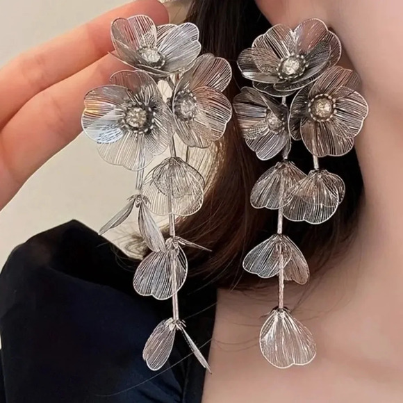 Zara Famous Kate Middleton Cascading Silver Dangle Earrings - Picture 1 of 6